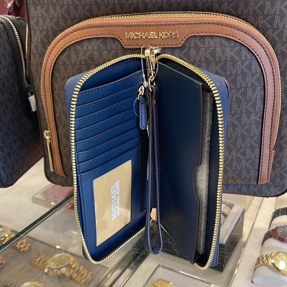 Michael Kors Jet Set Travel Lg Flat Multifunctional Phone Case-Wristlet-Wallet